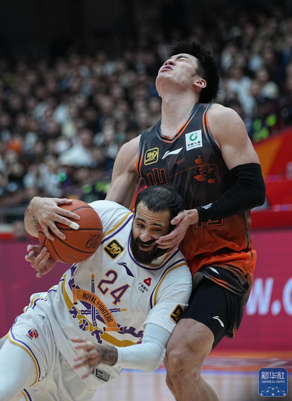 九游网页客户端-今夜CBA季后赛焦点战，山东泰山绝杀压哨，质疑声仍在，轮换策略成焦点(cba第二轮季后赛赛程)