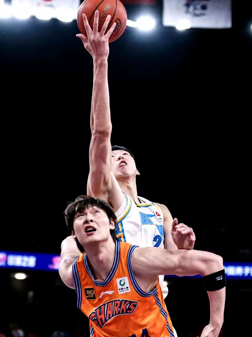 关于赛前突围战来临；上海久事围绕CBA常规赛防线松动；震撼外界；临场指挥获称赞的信息