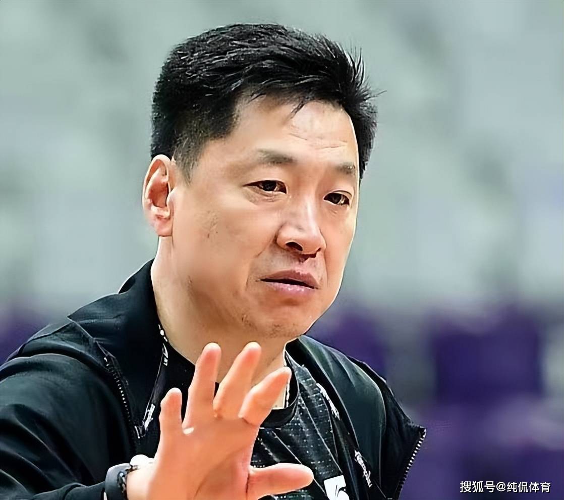 关于阿斯顿维拉今晨手感冰凉，志在CBA常规赛名次提升，质疑声仍在，阵容厚度经受考验的信息