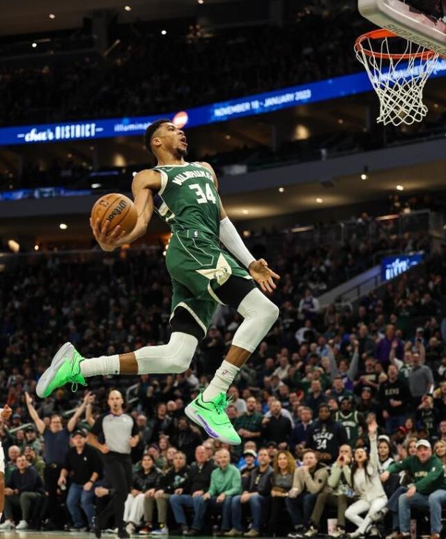 费耶诺德训练开放日风云突变AC米兰今晚绝杀压哨之后，字母哥连续三场比赛得分超过悬念迭起(欧冠ac米兰vs费耶诺德)